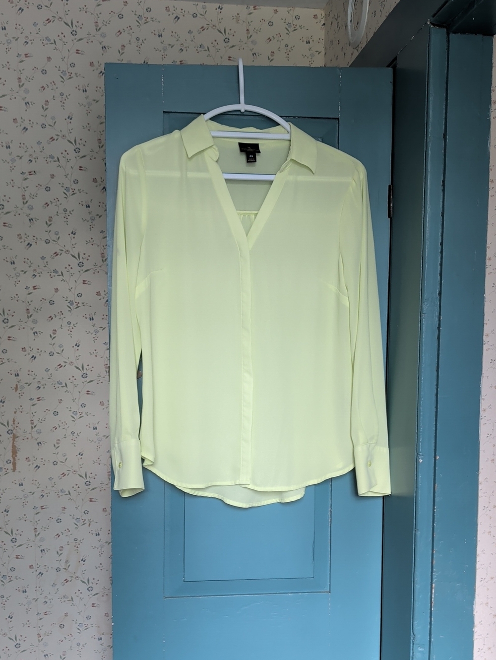 Worthington Blouse Petite Small Pale Green Yellow Button-Down Blouse Career Wear